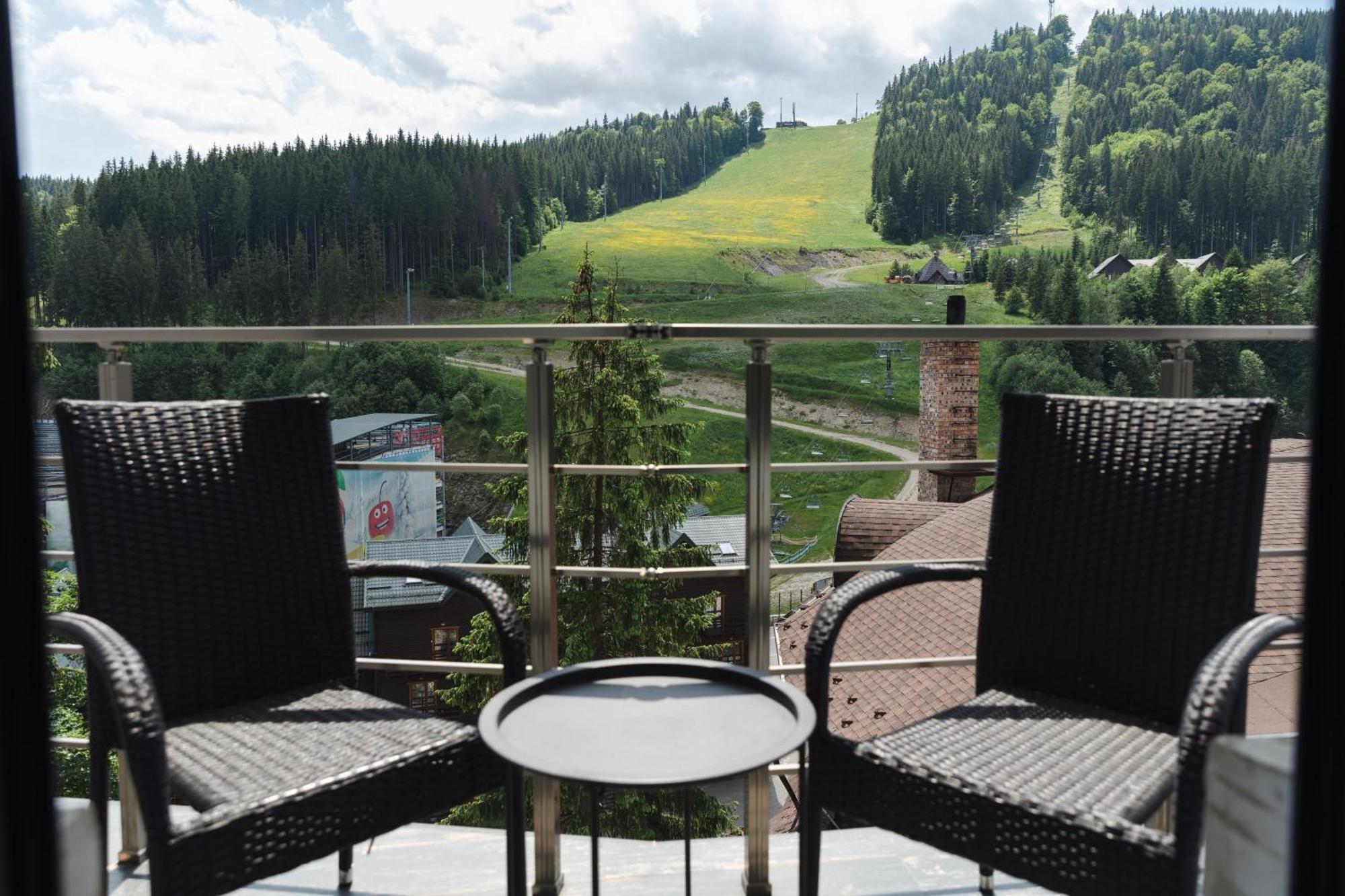 Blue Mountain Hotel Bukovel Eksteriør billede