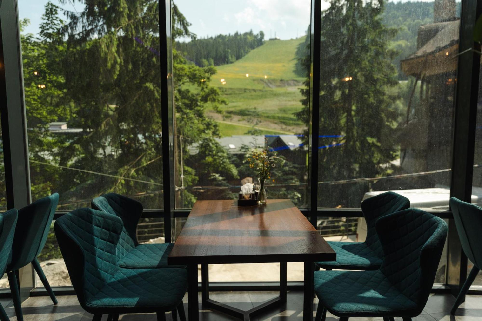 Blue Mountain Hotel Bukovel Eksteriør billede